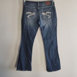 Maurices Womens Jeans Size 1 / 2 Mid Rise Embroidered Pockets Boot Cut Dark Wash